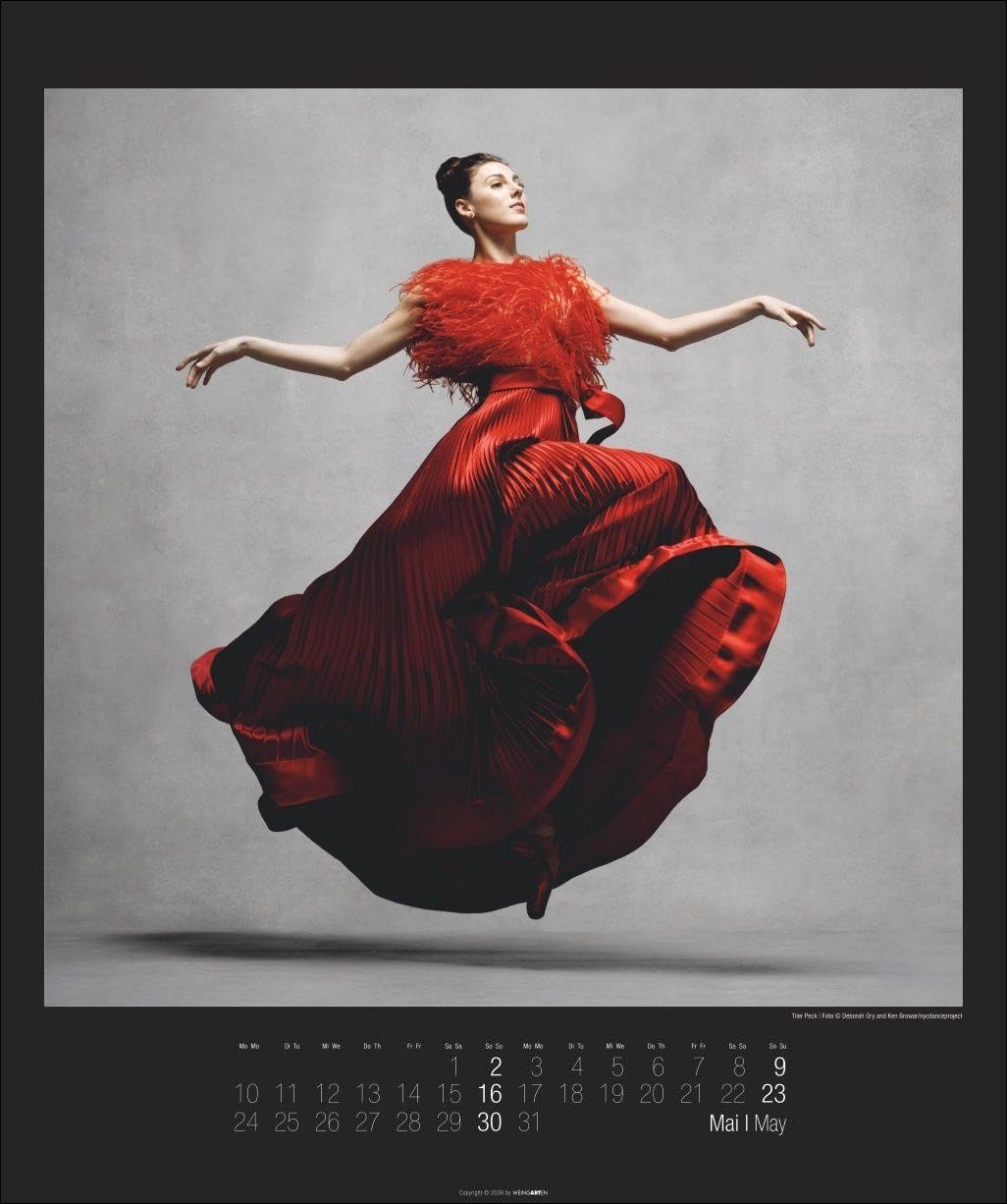The Art of Movement Kalender 2027: Kunst und Mode vereint in faszinierenden Tanz-Bildern, die Anmut und Haute Couture verbinden. Großer Wandkalender im Hochformat 46 x 55 cm