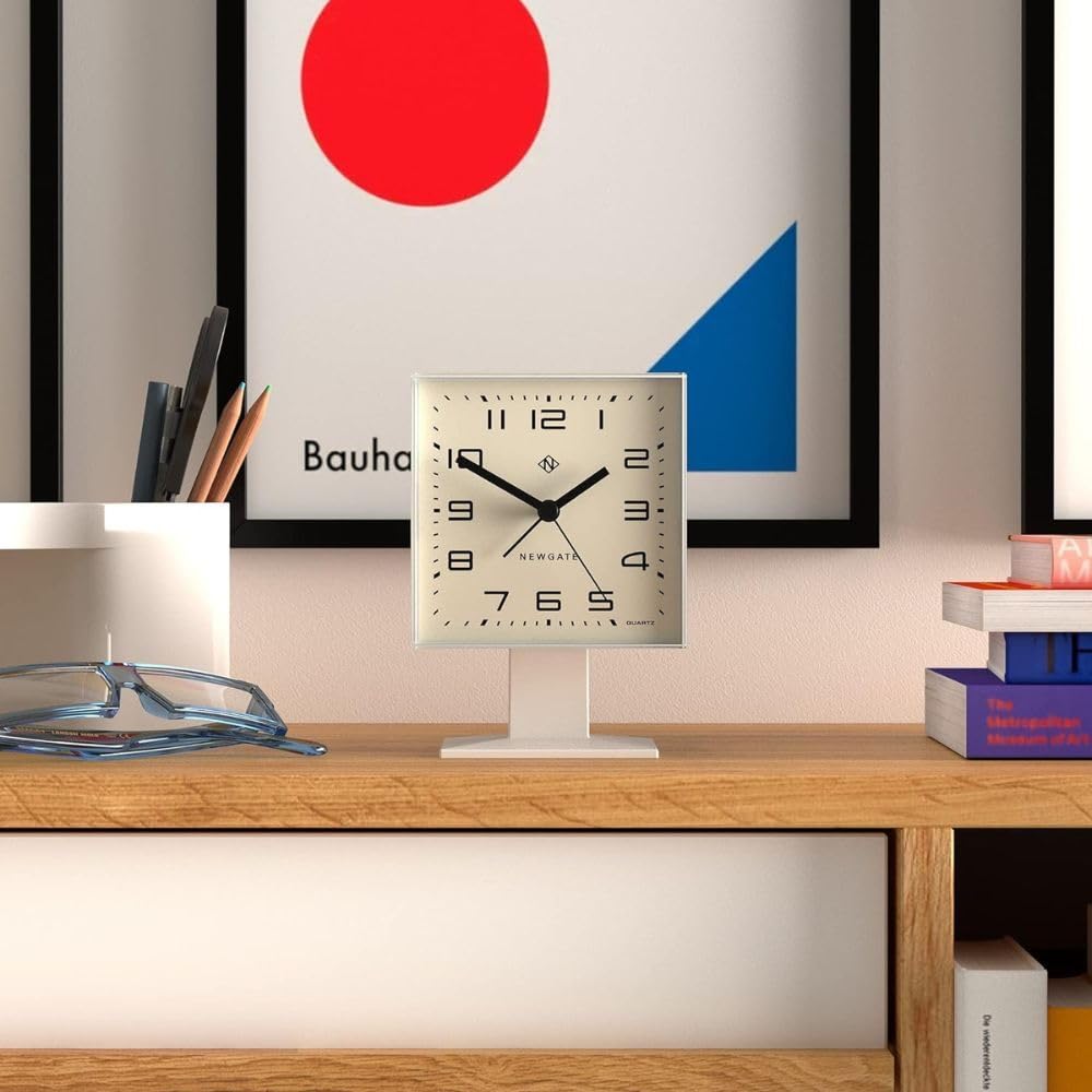 Newgate® Victor Sveglia Quadrata – Design Cubo Retrò – Bianco – Movimento Silenzioso – Per Comodino O Scrivania