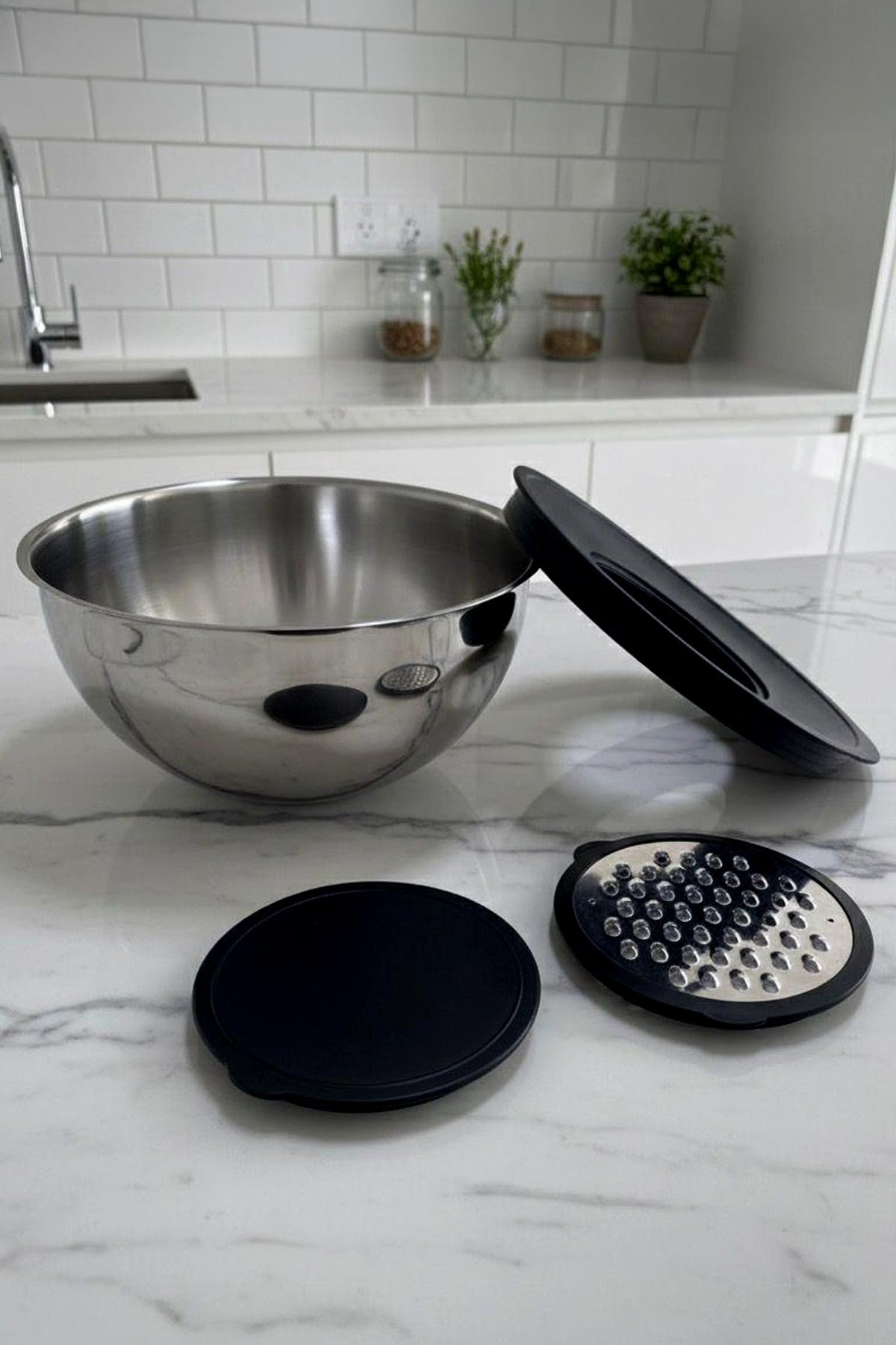 4-teiliges Edelstahl Rührschüssel Set mit Reibedeckel – Profi Küchenschüssel mit Rutschfestem Boden – Rührschüssel, Salatschüssel und Aufbewahrungsschüssel