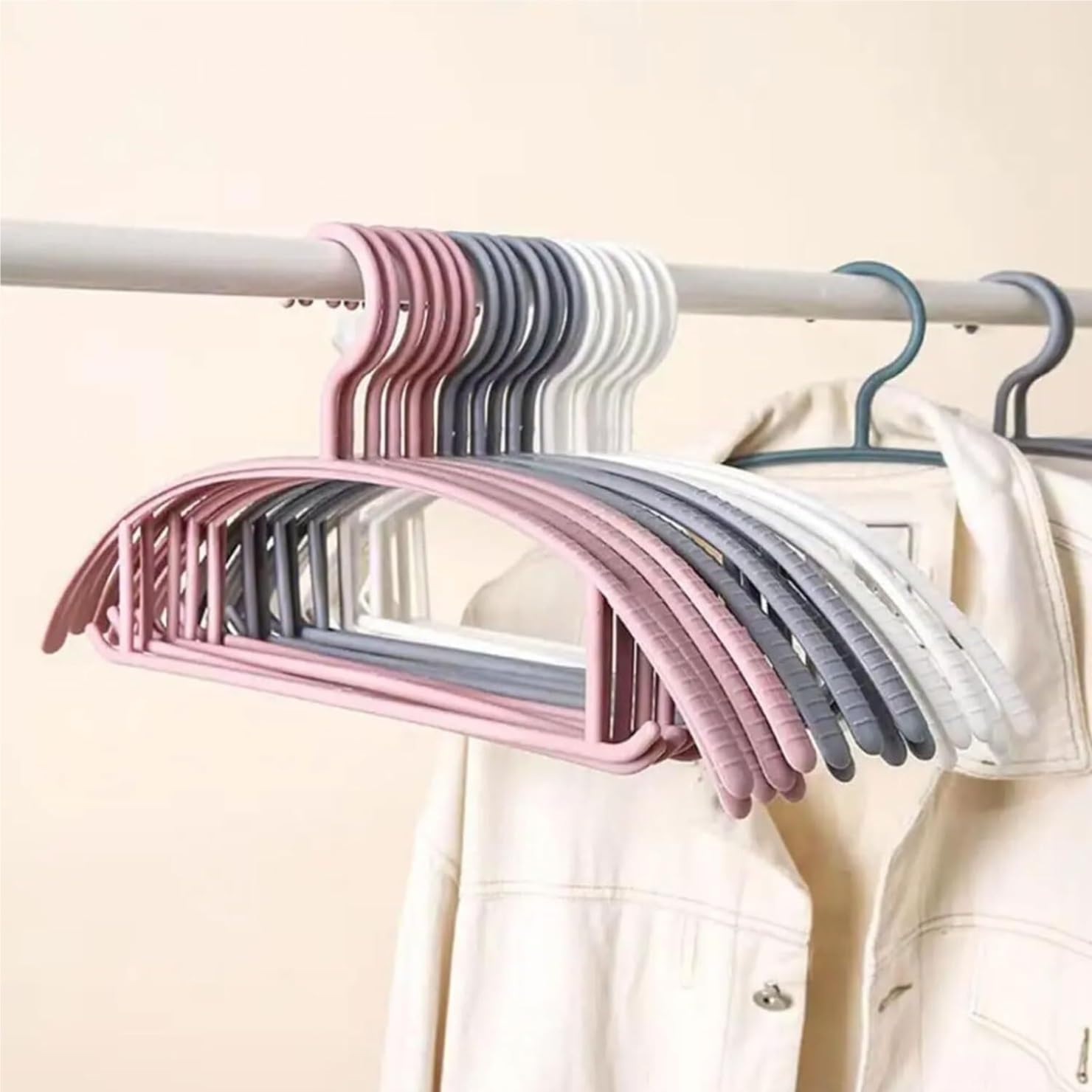 Amazon.co.jp: ハンガー 20 個洋服ハンガーアークデザインノンスリップ