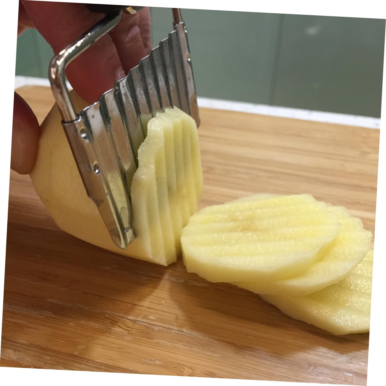 OFFSCH Potato Knife Wavy Blade Stainless Steel French Fry Slicer Easy Cut Compact Storage No Battery