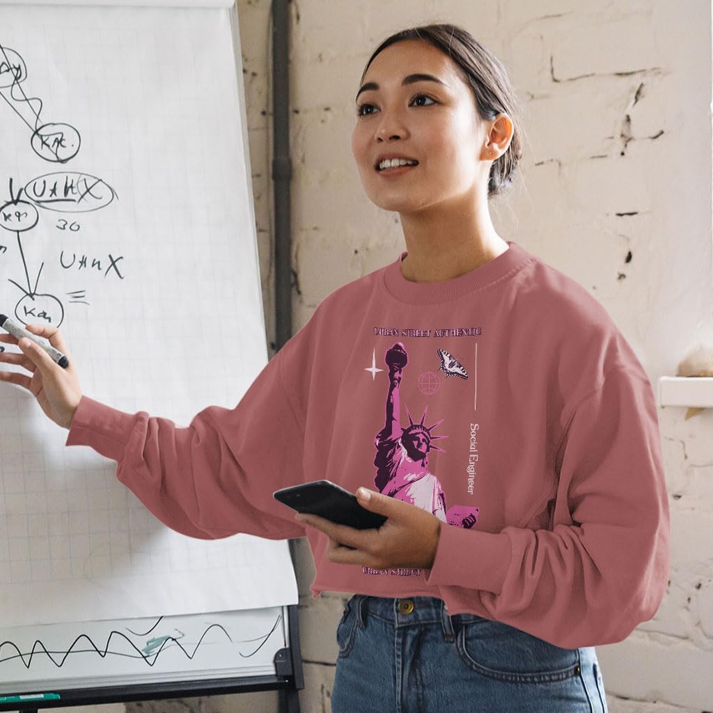 Statue of Liberty Cropped Long Sleeve T-Shirt - Great Items - Art Lover Gifts for Women