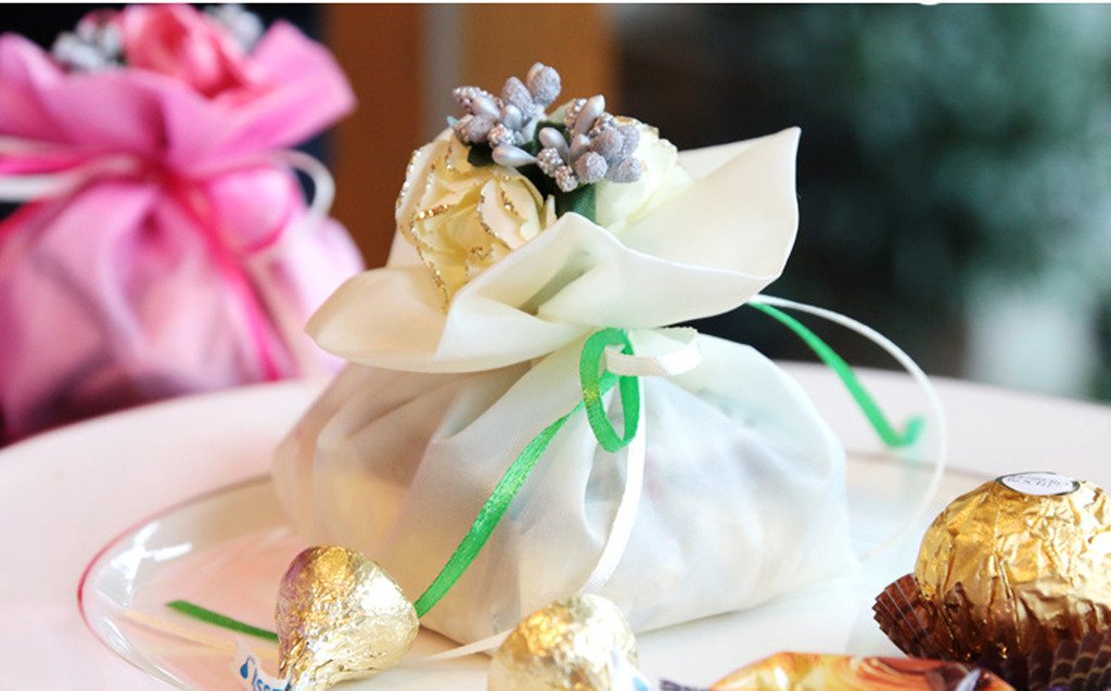 Cajas para caramelos plásticas en beige con diseño de regalo