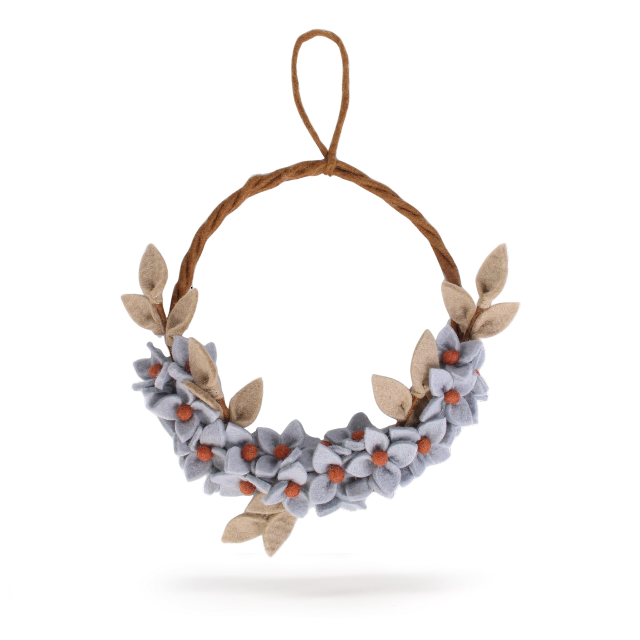 Én Gry & Sif Osterkranz mit blauen Blüten aus Filz, Ostern, Frühling, Osterdeko, Kranz, Handmade, Fairtrade | Türkranz mit taubenblauen Blüten, Ø25 cm