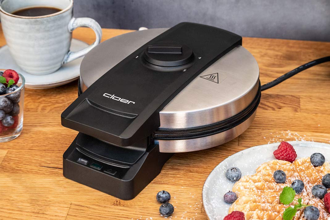 Cloer 1898 Waffeleisen Professional, zuckerresistente Doppelbeschichtung, für gewerblichen Betrieb geeignet, große Herzwaffel 16,5 cm Ø, 950 W