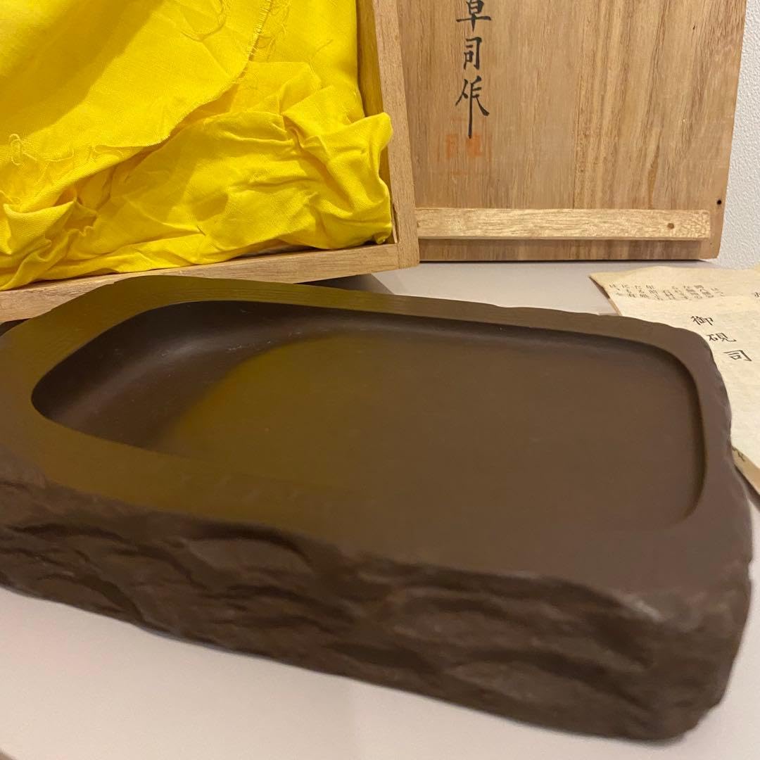 Amazon.co.jp: 赤間硯 名工 堀尾卓司作 玉弘堂 共箱 : 文房具