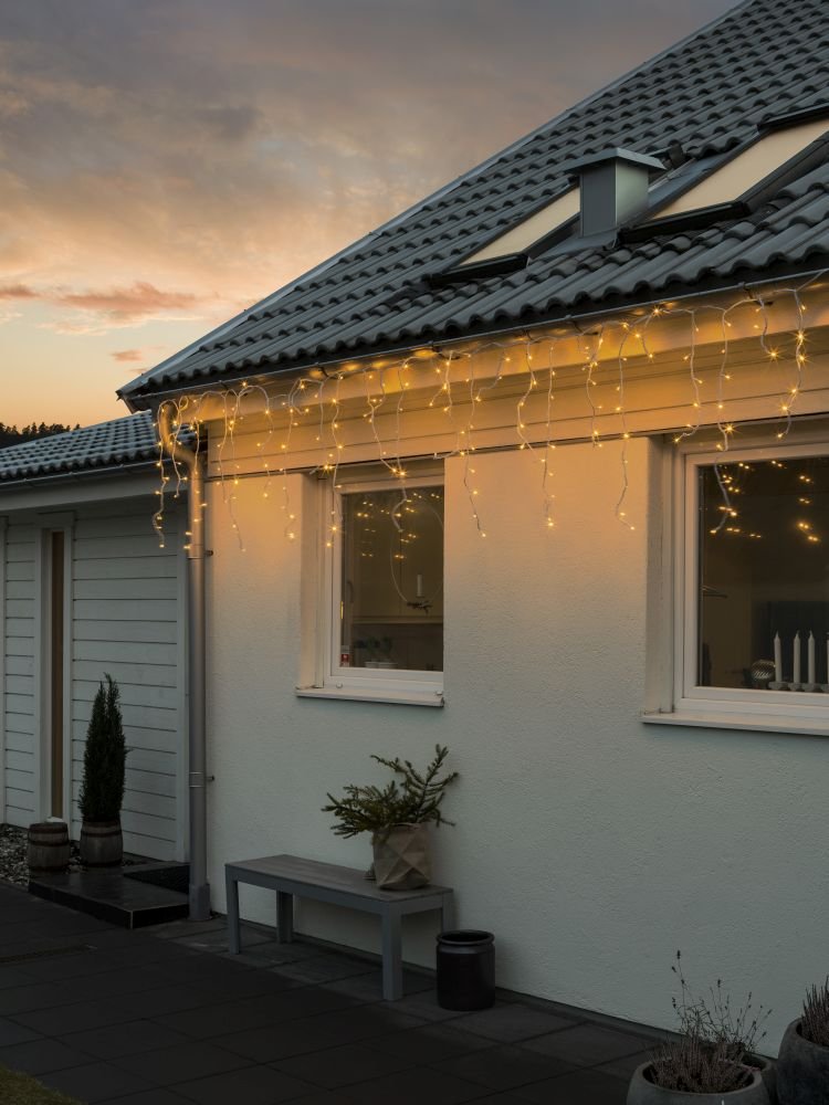 Konstsmide LED Eisregen Lichtervorhang, funkelnder Schneeeffekt, 180 bernsteinfarbene Dioden, 24V Außentrafo, weißes Kabel - 2745-802