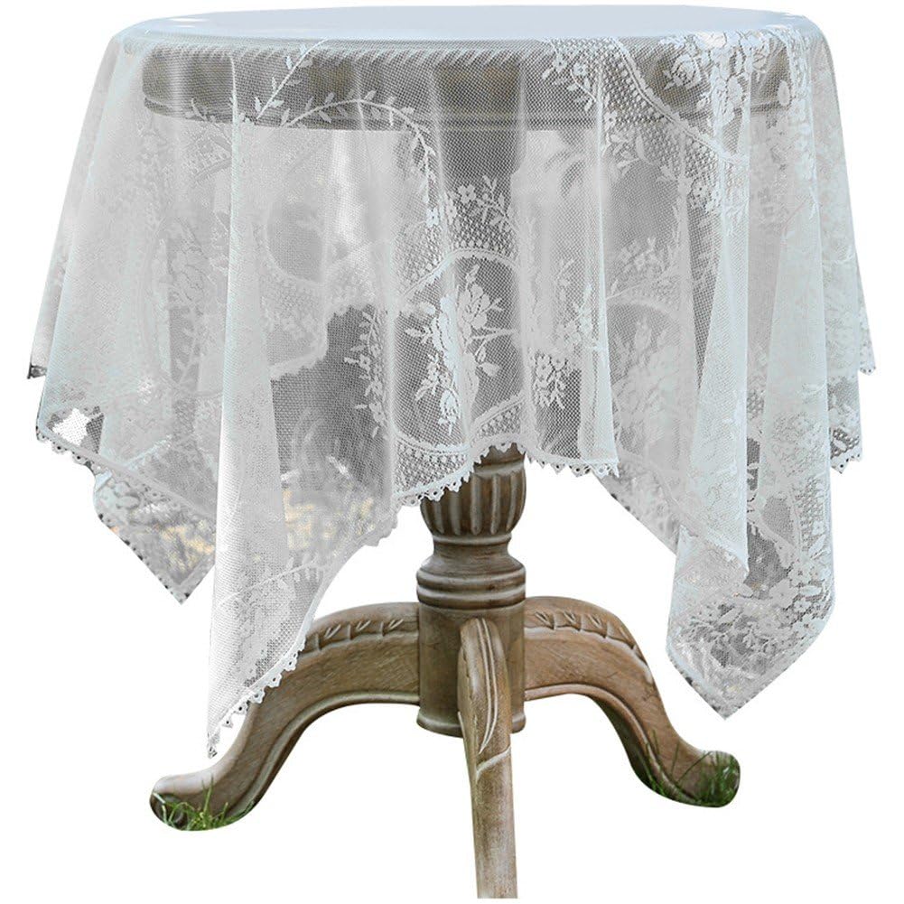 Nappe ronde en dentelle beige pour sublimer un banquet de style français