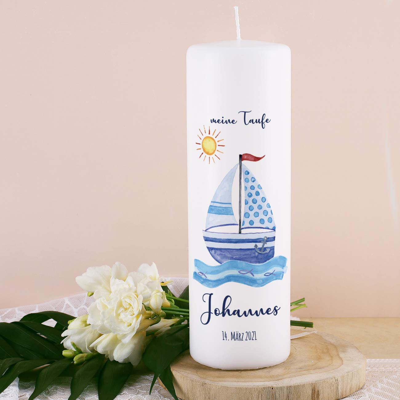 Striefchen® Taufkerze für Jungen mit Namen u. Taufdatum sowie eigenen Taufspruch 8 x 25 cm - Motiv Segelschiff