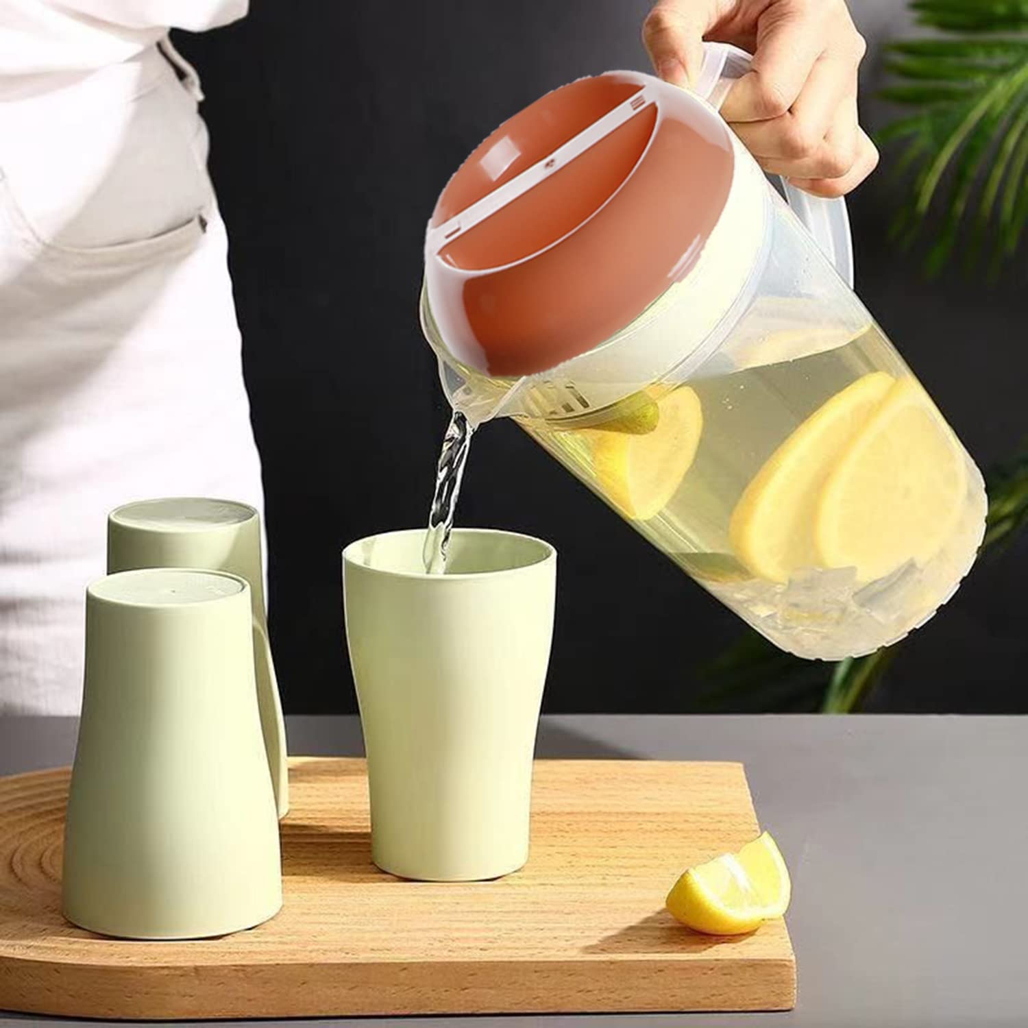 Jarra coladora de plástico de 1 galón/4L con tapa, jarra grande de agua transparente para mezclar jugos con tapa de coladores, asas, medidas para té helado, bebidas frías y calientes, mezcla de café 3