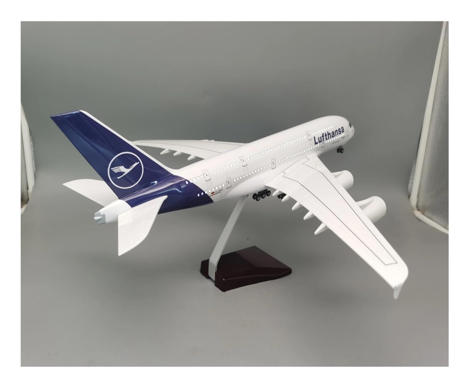 Odlewany metalowy samolot w skali 1/160 dla A380 Lufthansa Model samolotu Model linii lotniczej Odlany z żywicy samolot do kolekcji Klasyczny model do zbierania i wyświetlania (LED)