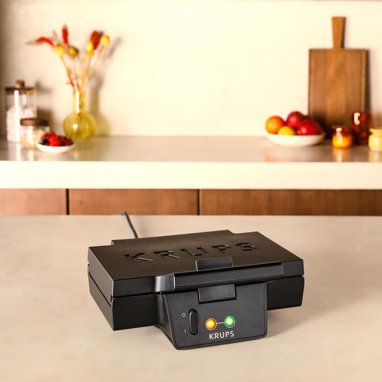 Krups FDK FDK461 - Sandwichmaker icónico de 850 W, placas antiadherentes con revestimiento de cerámica, diseño icónico, almacenamiento vertical, fácil de usar, negro, FDK461