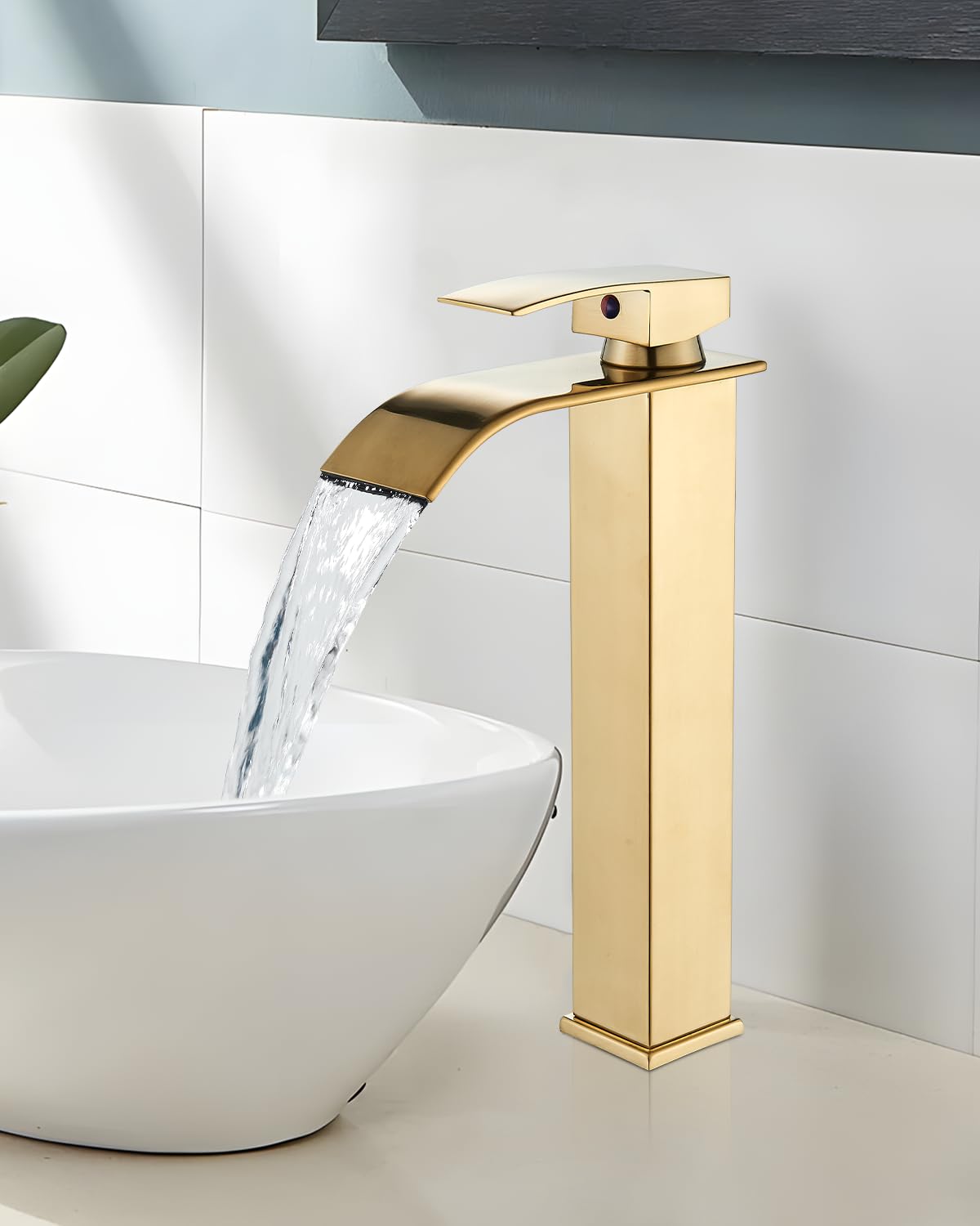 JUNSHENG Grifo de baño, grifo del lavabo del baño de una manija, mezclador de agua caliente y fría en cascada, (oro cepillado)