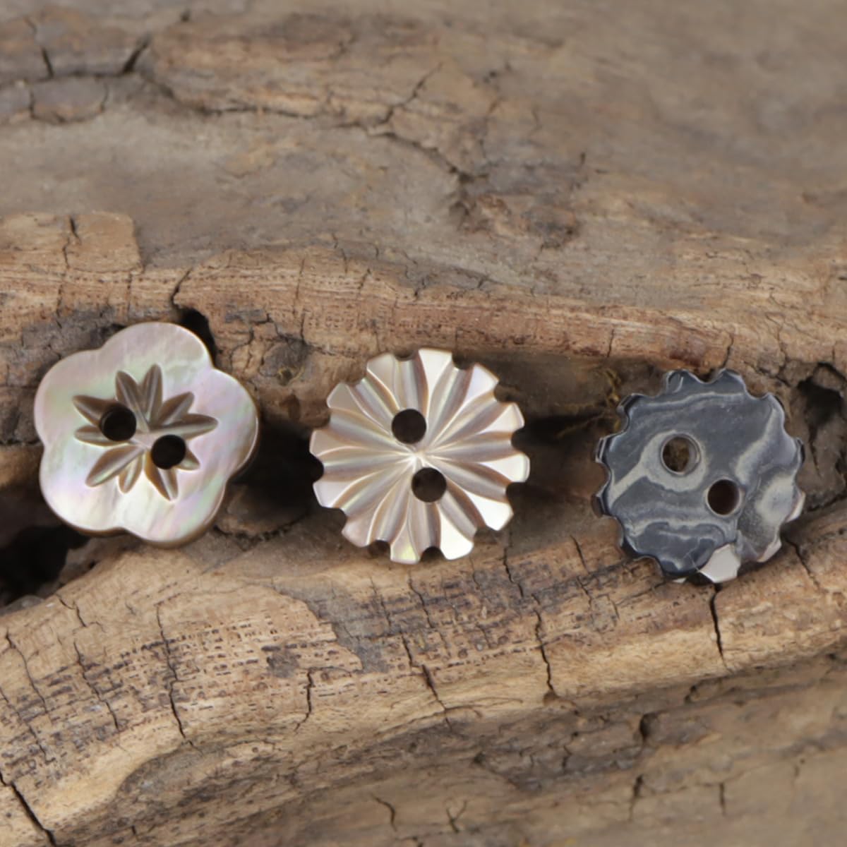 10 Pezzi 11,5 mm Bottoni in Conchiglia Naturale Irregolari, Bottoni in Conchiglia a Forma di Fiore a 2 Fori per Camice, Maglioni, Cardigan, Accessori per Cucire Fai da Te Fatti a Mano