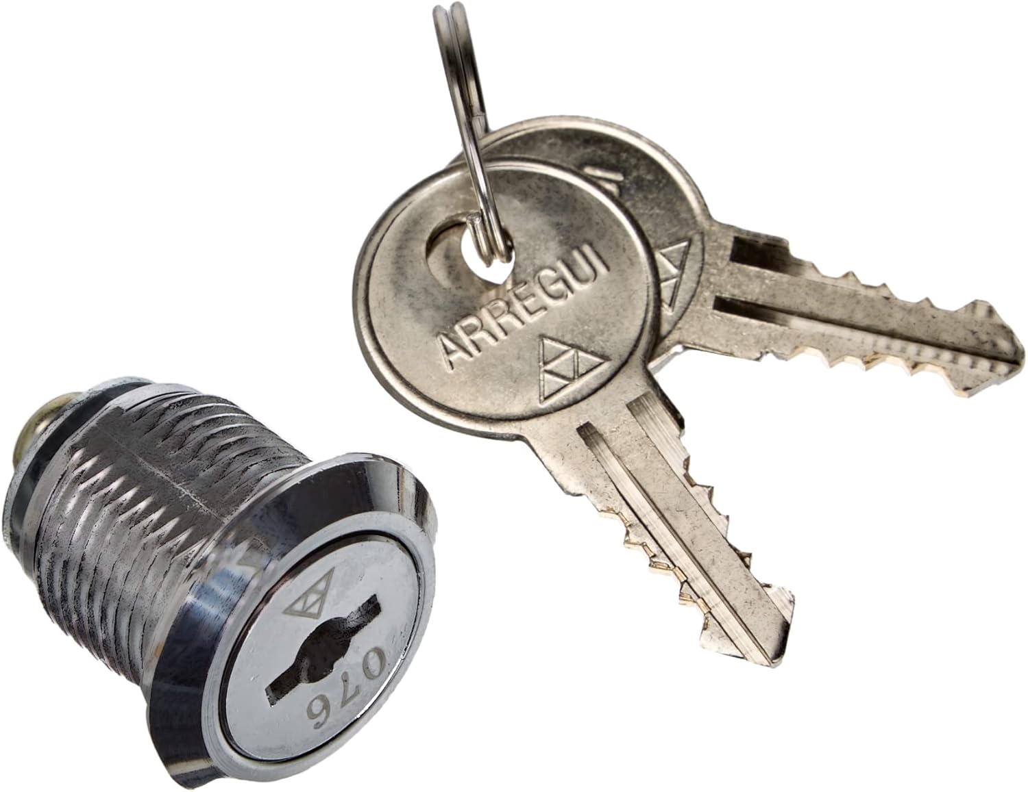 Close-up of Arregui CER1004 cylinder lock and two keys.