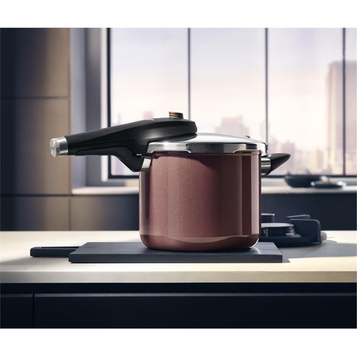 WMF Perfect Premium Fusiontec Schnellkochtopf Induktion, Dampfkochtopf 6,5l, High-Tech Keramik, 2 Kochstufen, All-In-One-Drehknopf, dunkelrot