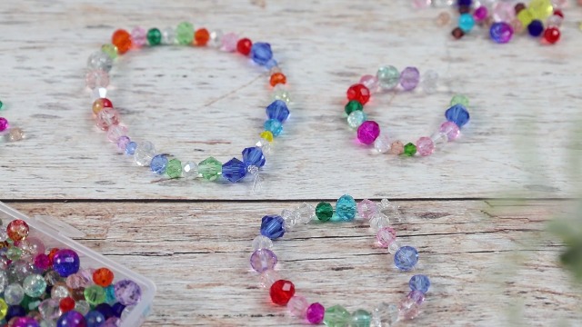 Cozylkx Perline Acriliche Sfaccettate 100pz 8mm Perline Distanziali Trasparenti Piccole Perline di Plastica Perline Rondelle Allentate per Creazione di Gioielli Accessori Fai da Te