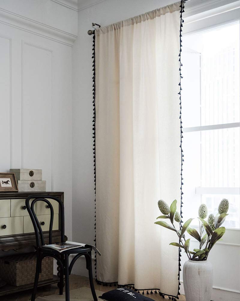 Rideau de fenêtre bohème chic pour créer une ambiance cocooning dans votre chambre