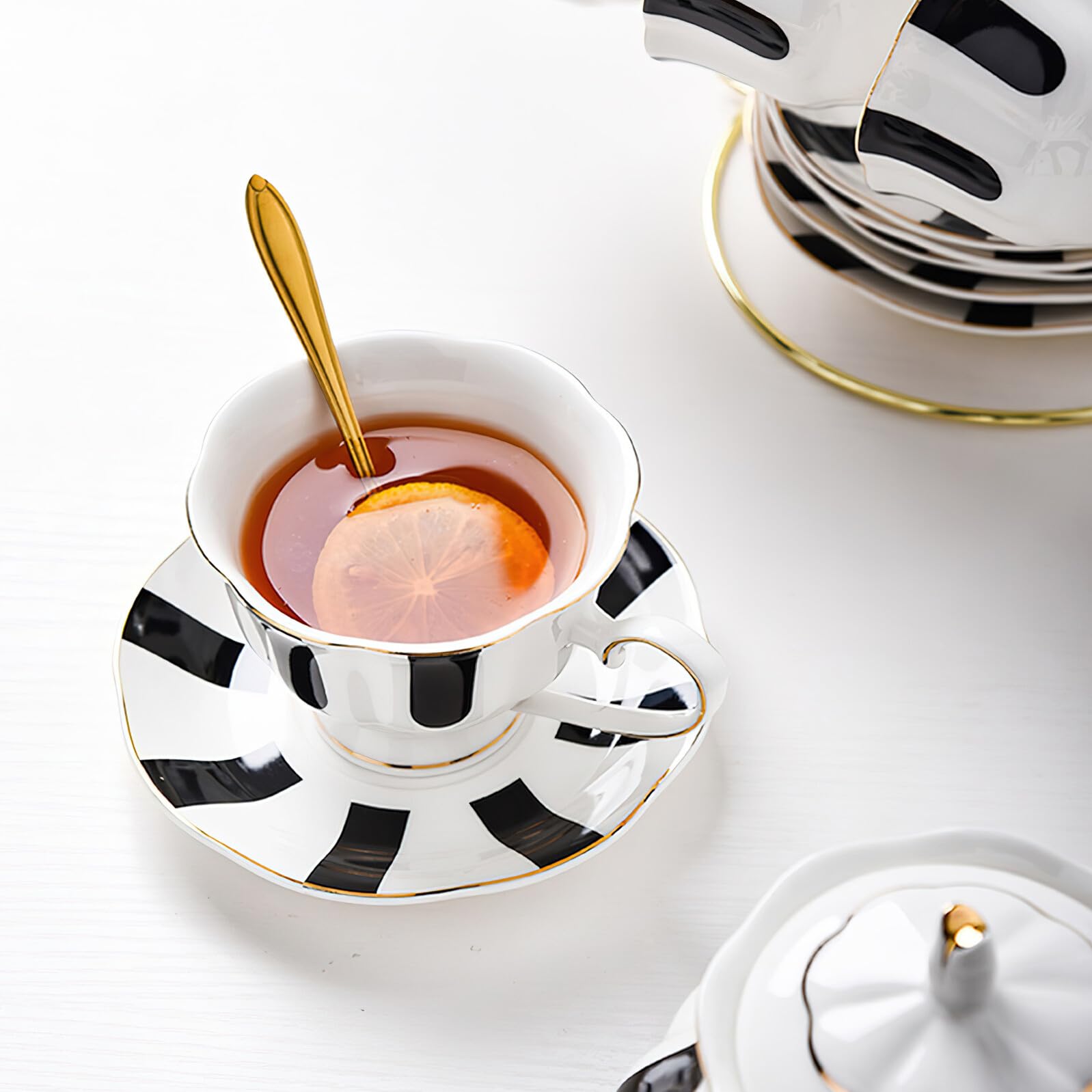 Hemoton Kaffeetasse und Untertasse Set Royal Style Elegant Feine Porzellan Tasse Espressotasse für Spezialität Kaffee Getränke Latte Cafe Mokka Tee Schwarz