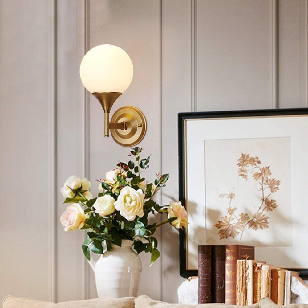 Soporte Luz Soporte de Metal Iluminación Aplique de Pared Interior E14 Lámpara de Pared de Noche Dorada Luz Blanca Cálida Lámpara de Pared de Dormitorio de Estilo Simple Pantalla de Cristal Blan