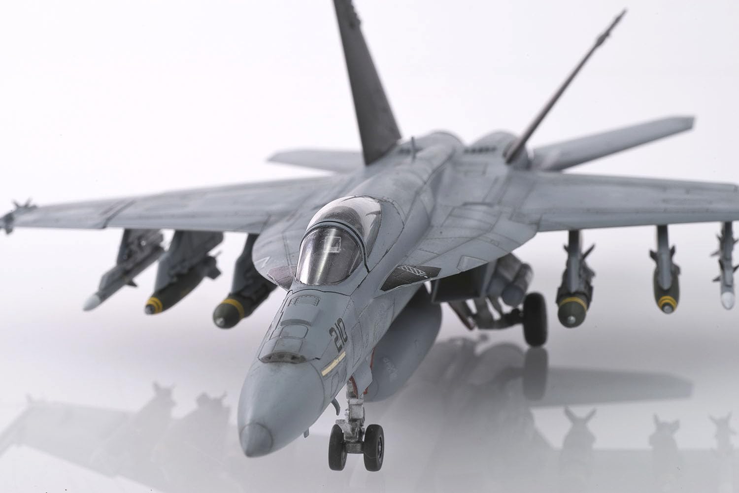 Amazon.co.jp: プラッツ 1/72 アメリカ 艦上戦闘機 F/A-18E スーパー