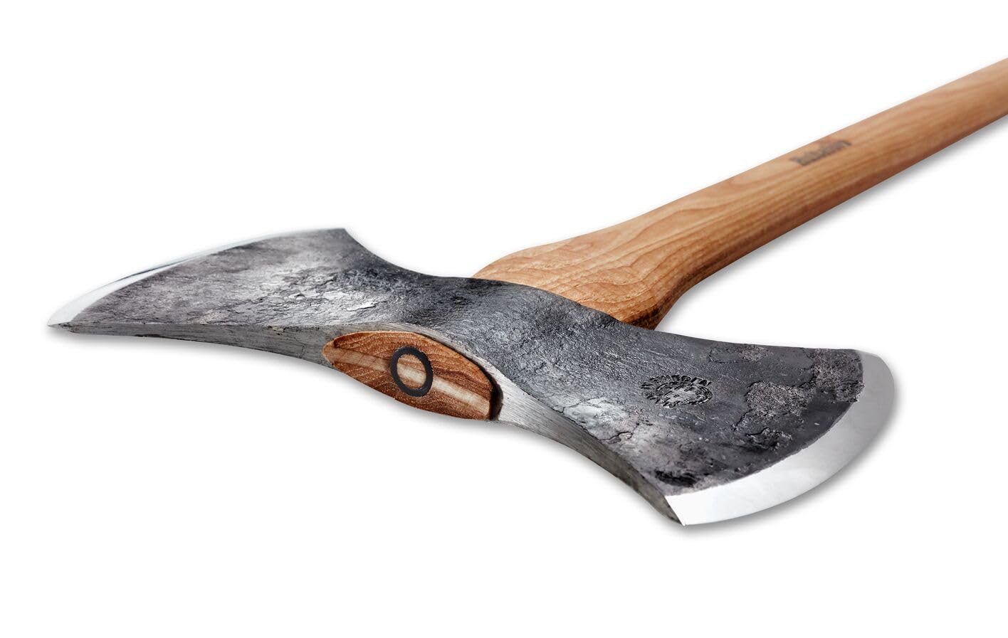 Handgeschmiedete Wurfaxt WETTERHALL 810mm I Hultafors I Geschmiedet in Schweden I 2280g DoppelaAxt mit Hickory Holzstiel I Nachschleifbar I Inkl. Leder-Klingenschutz I 841750