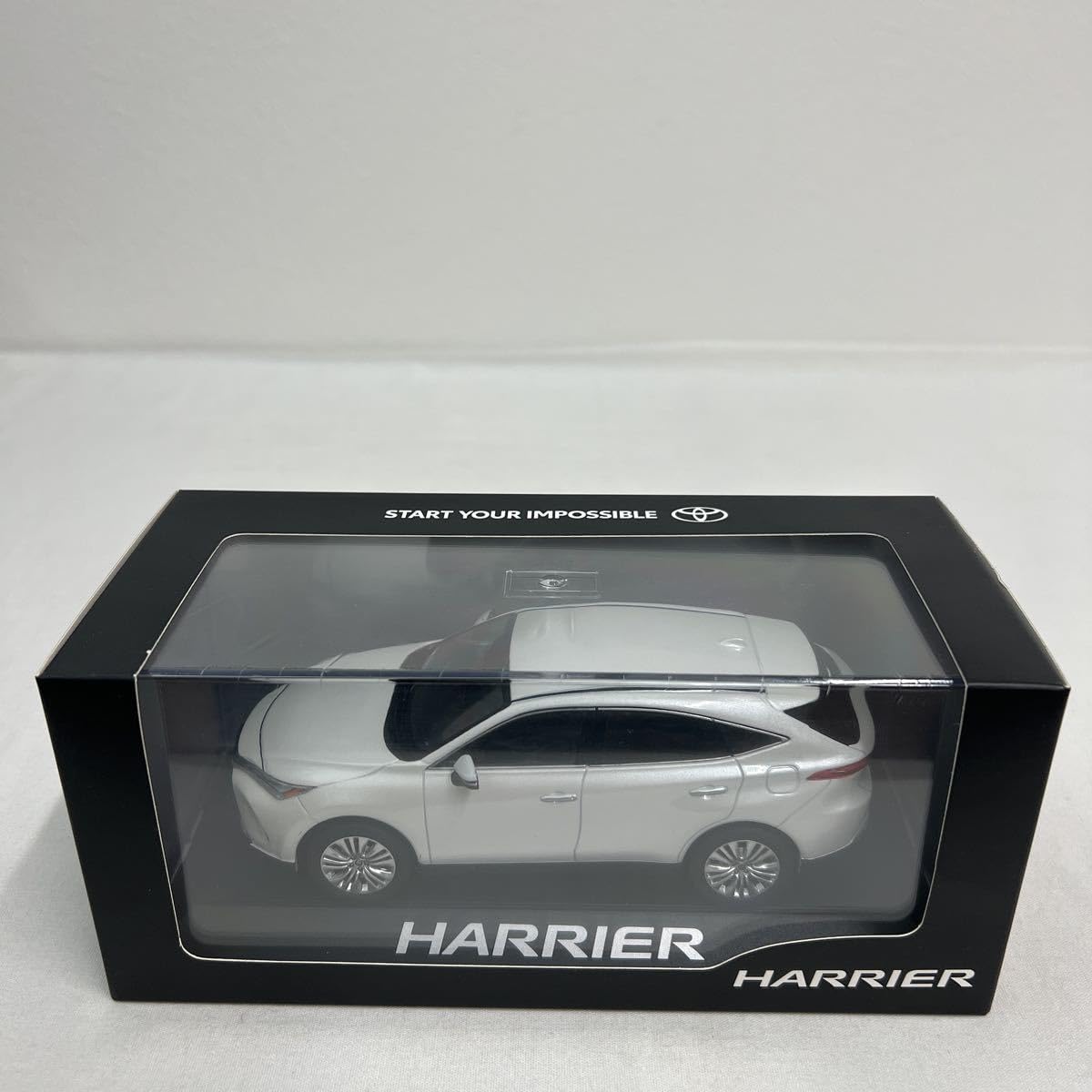 HARRIER ホワイトパールクリスタルシャインミニカー 1/30 Amazon | 1/30 ミニカー 新型ハリアー HARRIER カラーサンプル 非売品