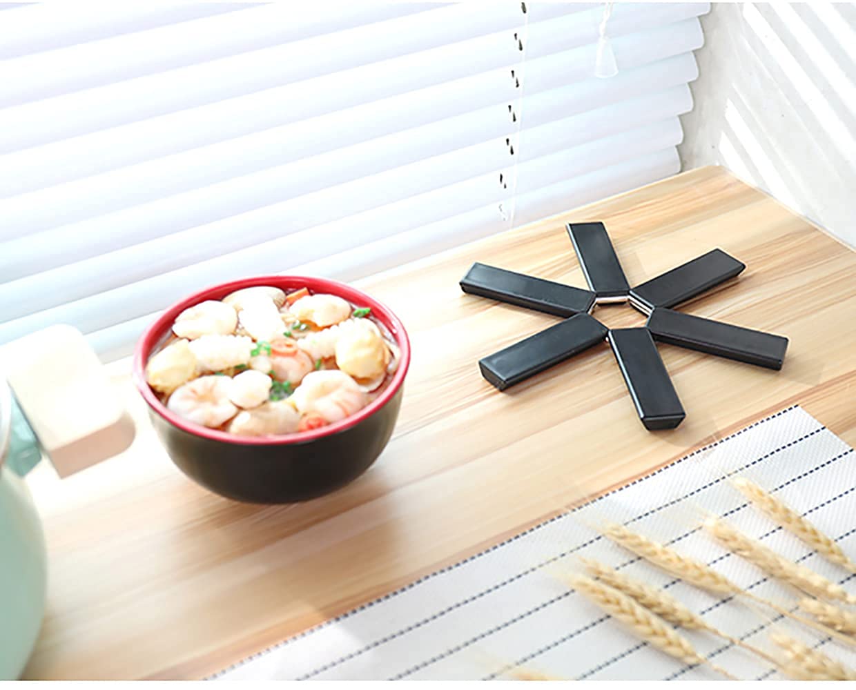 HEDRIX ® 2Pieces Folding Silicone Heat Insulation Pad, Non Slip Heat Insulating Placemat Silicone Trivet Mats Hot Pot Holders Coaster and Pads Heat Resistant Pads (2 Pieces) 3