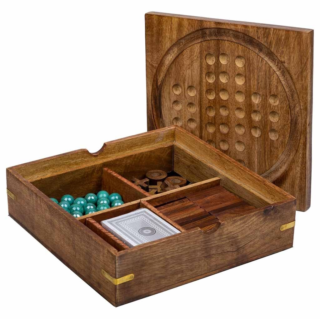 Juego 5 en 1 en caja de madera marrón 23x23