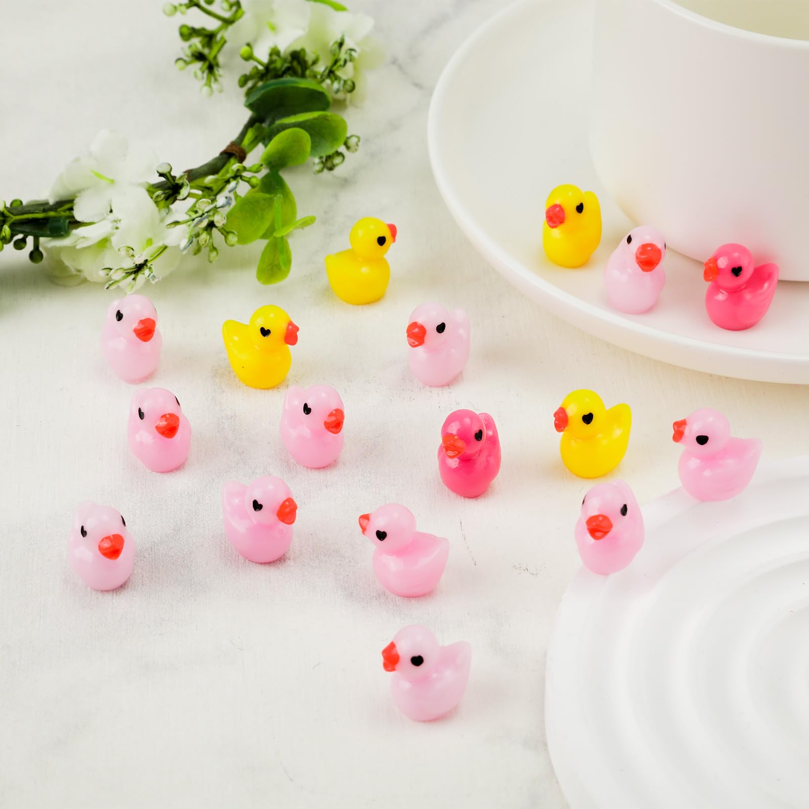 100 Mini Harz-Enten Mit Herz-Augen – 4 Farben, Ca. 16 Mm, Für DIY, Deko & Puppenhäuser