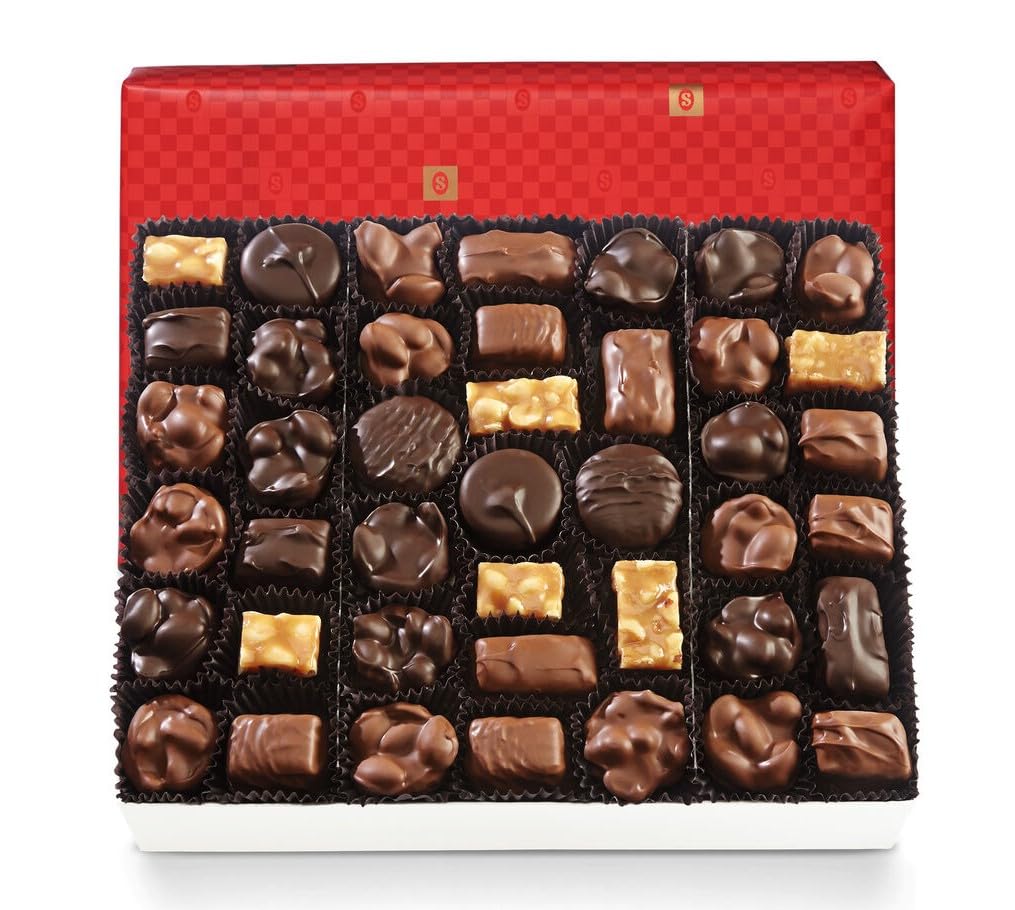 Nuts & Chews (3 Pound (Pack of 1), Red Gift Wrap)