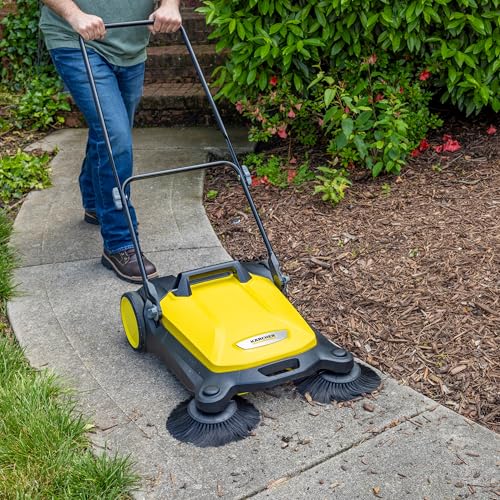 Kärcher S 4 Twin Walk-Behind Outdoor Hand Push Bodenkehrer – 5,25 Gallonen Kapazität, 68,1 cm Kehrbreite, fegt 26.000 Quadratmeter/Stunde
