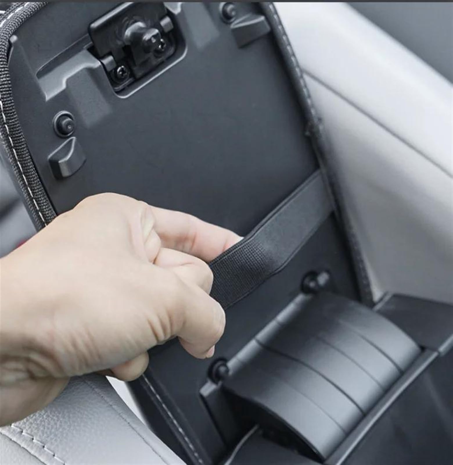 Pojemnik na podłokietnik do Toyota Cross XG10 2021-2023 (czerwona linia