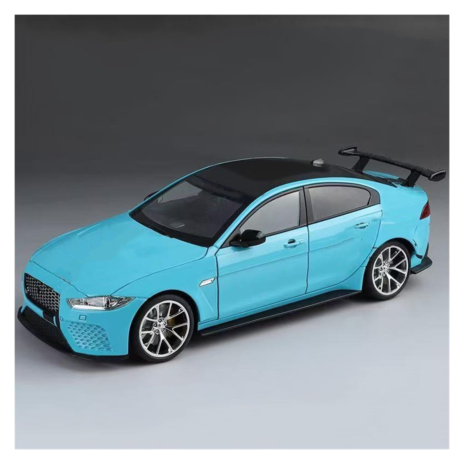 ONAIC Diecast Model 1:18 For Jaguar XE SV For Project 8 Diecast Alloy Model Vehicles