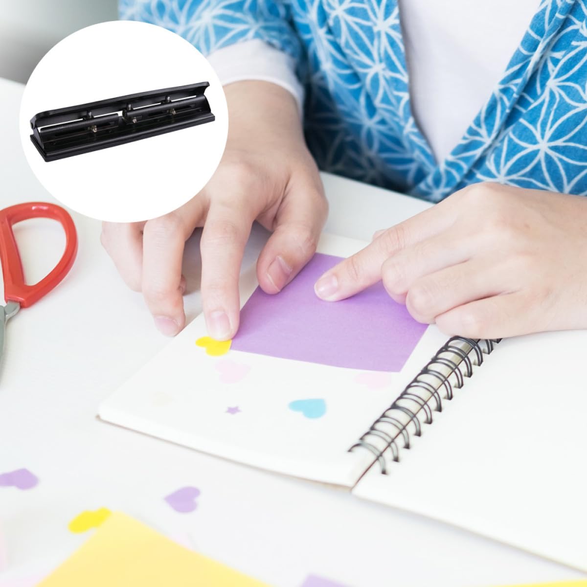 Einstellbarer Locher für 4 Ringe aus Abs mit Einfacher Struktur Schwarzer Papierstanzer für Büro und Zuhause für Losen Blätter und Bastelprojekte