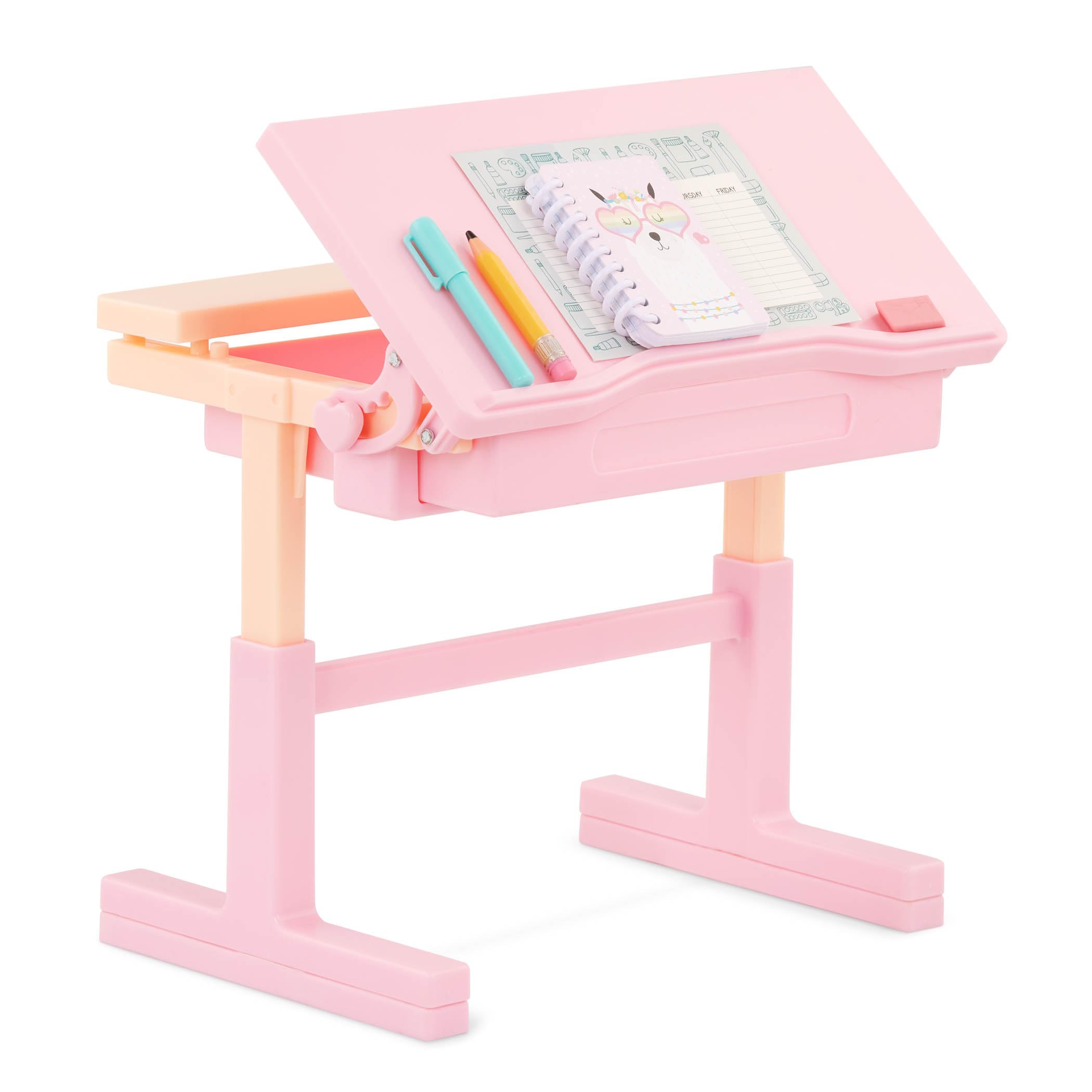Our Generation - Rêves d'école - Ensemble de Bureau inclinable - Sac d'école, Lampe Lumineuse et Fournitures - Accessoires pour poupées de 46 cm - Jouer à Faire Semblant - 3 Ans et +