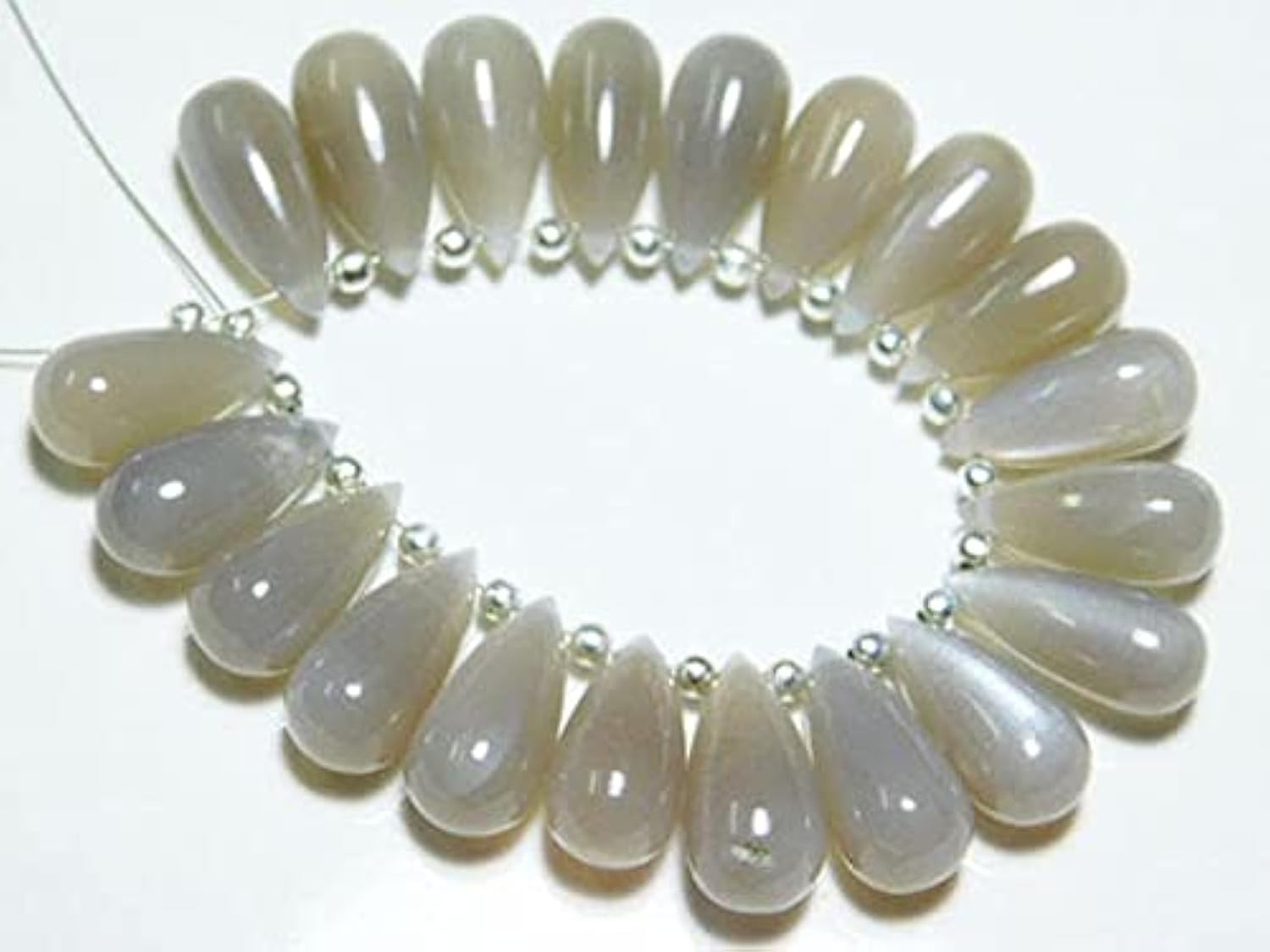 Goutte en pierre de lune grise naturelle 15x7mm pour fabriquer un cadeau d'anniversaire unique