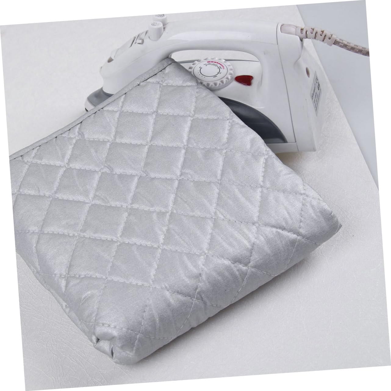 Tappetino da Stiro Antiscivolo in Cotone Argento 55x120cm | Resistente alle Alte Temperature, Pieghevole e Portatile, per Riporre Ferro Caldo, Uso su Ripiani