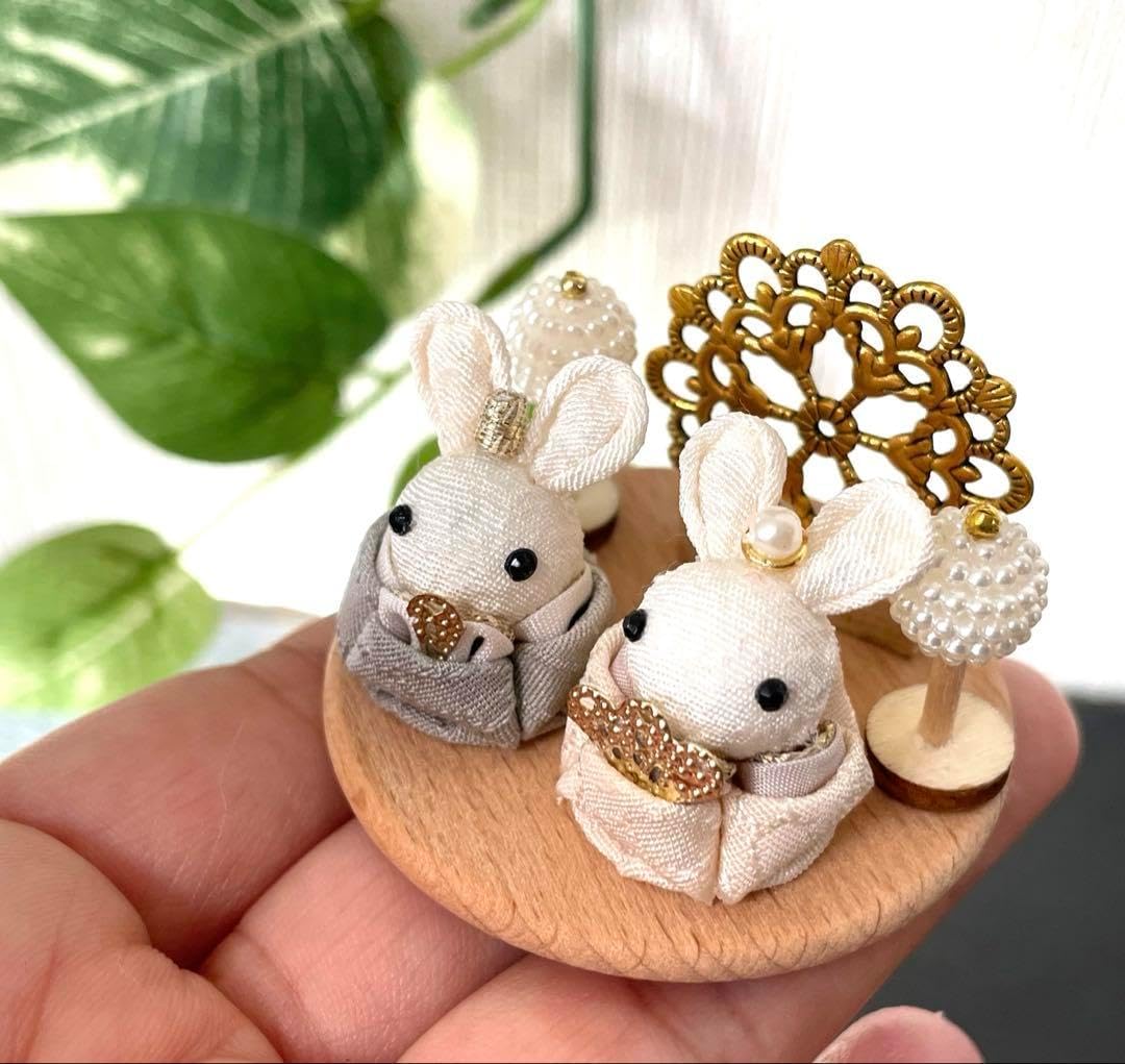 うさぎ雛 グレーカラーのミニチュア＊台座5cm＊シルバニアや撮影小物に