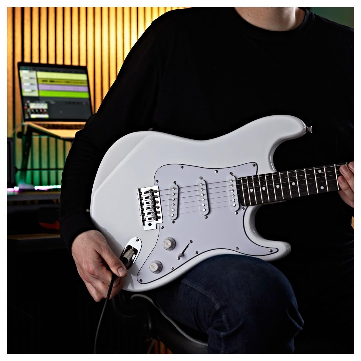 Chitarra Elettrica LA Bianca, Ampli 15W e Accessori | Manico e Corpo Leggeri e Comodi, Ampli Portatile con EQ 3 Bande e Overdrive, Ampli Pronto per il Palco e Pacchetto Completo