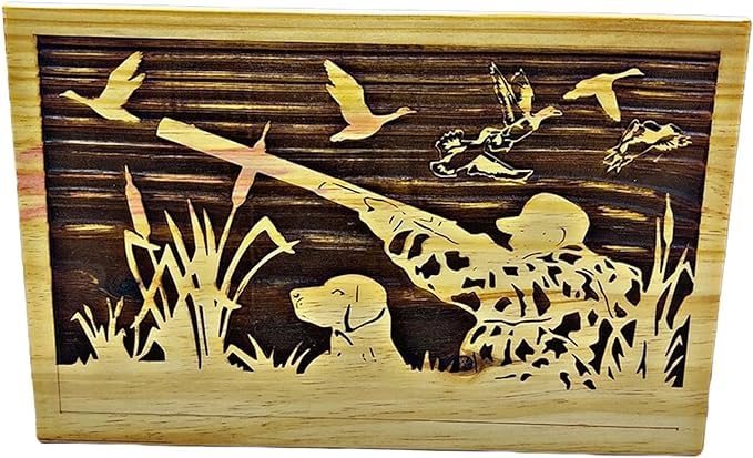 Urne funéraire ancienne unique en bois gravé pour honorer la mémoire d'un être cher