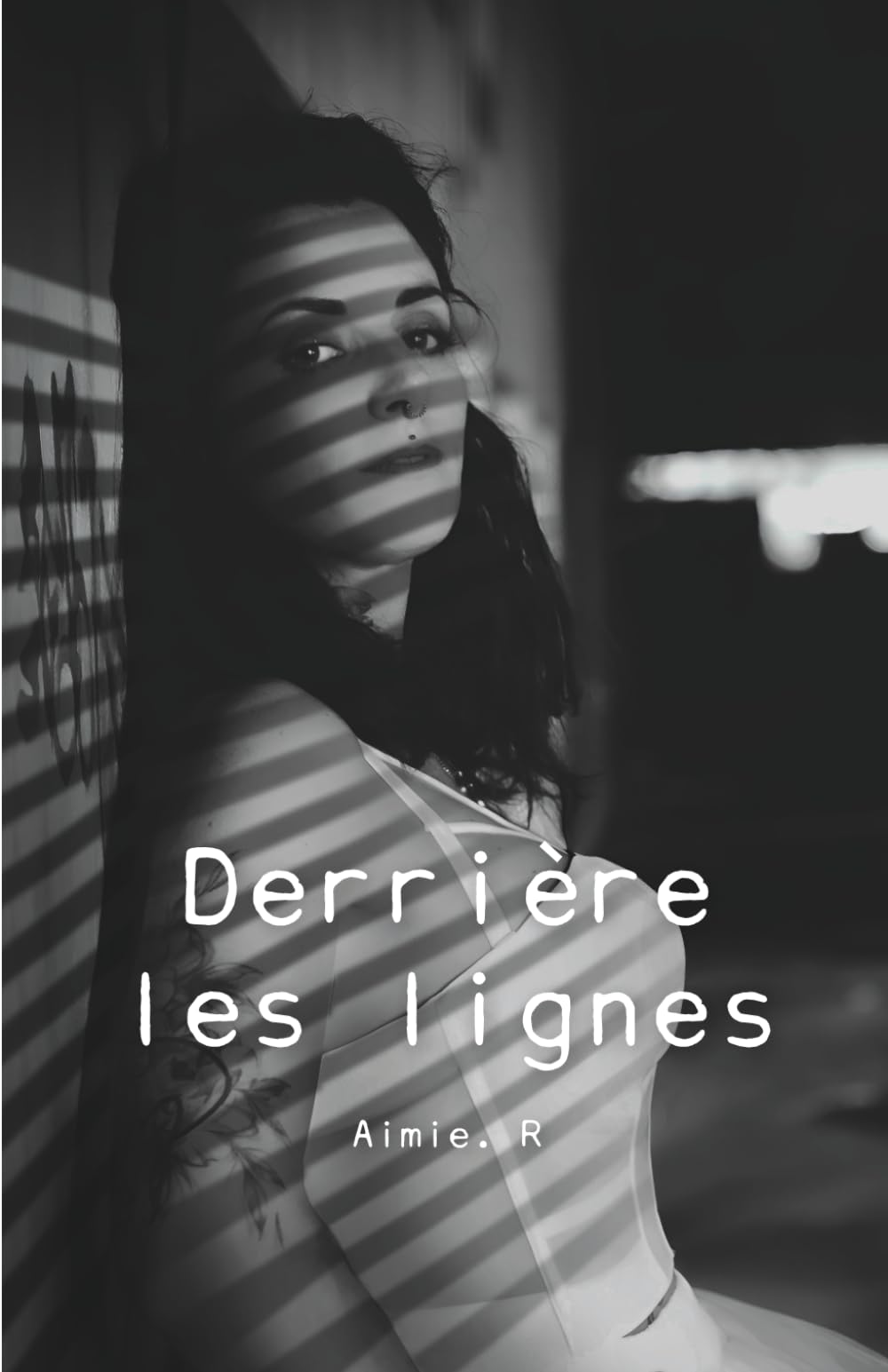 DERRIÈRE LES LIGNES
