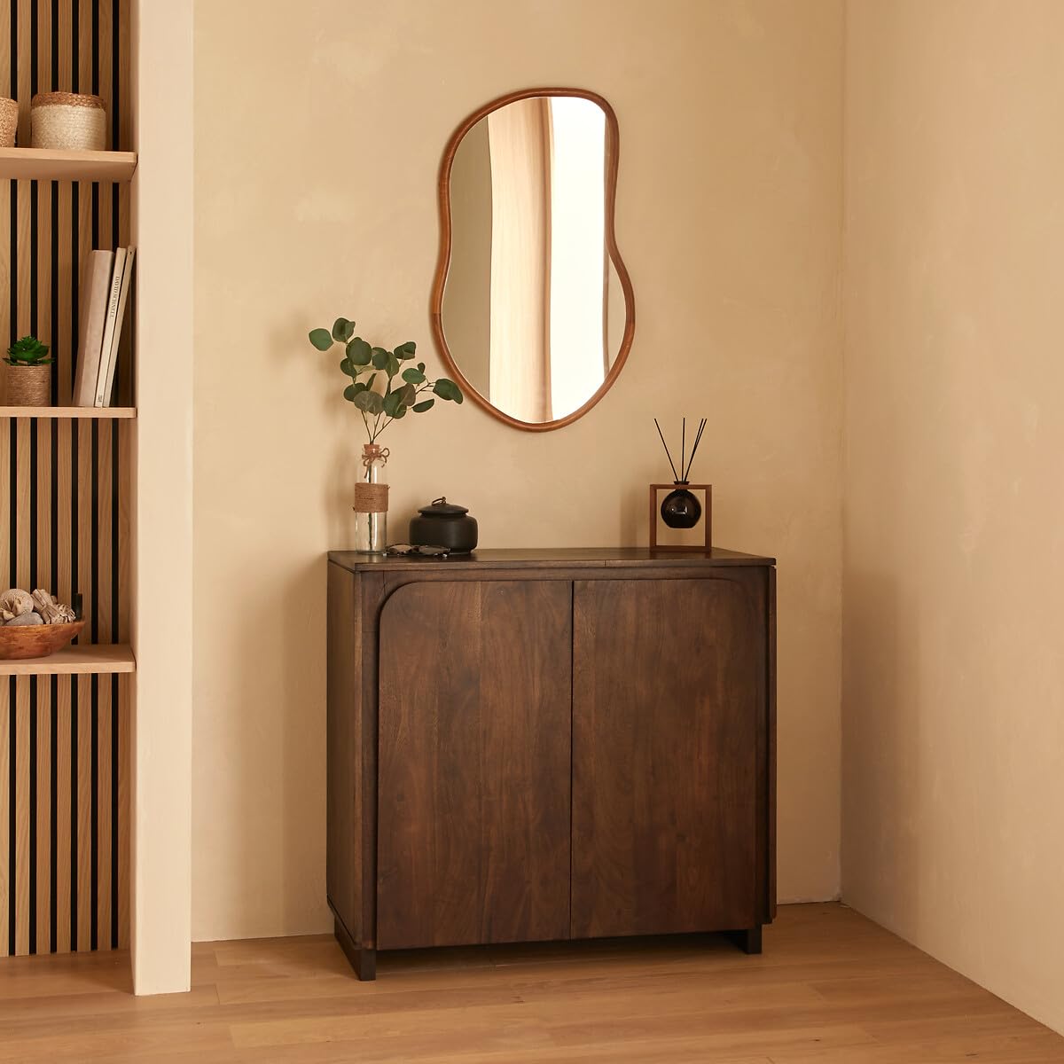 Atmosphera Interior Designer - Espejo Livia con Forma orgánica - Espejo de Pared de Madera para Dormitorio, salón y recibidor - 45 x 75 cm - Beige