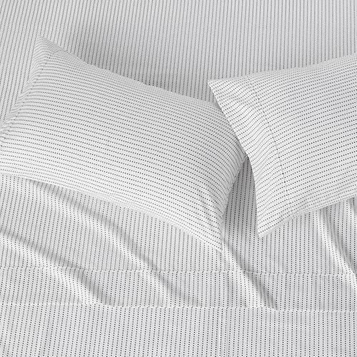 Image of Amazon Basics Lightweight Microfiber 4-Piece Bed Sheet Set, Queen, Plum, Printed