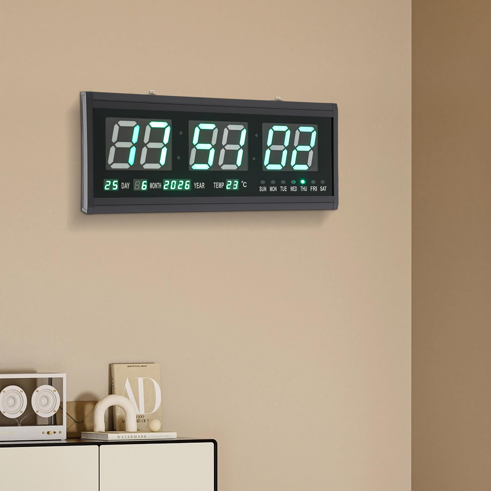 Orologio da parete digitale con visualizzazione della temperatura e della data; orologio da parete a LED, grande con display verde ed elegante cornice in plastica; utilizzabile da tavolo o da