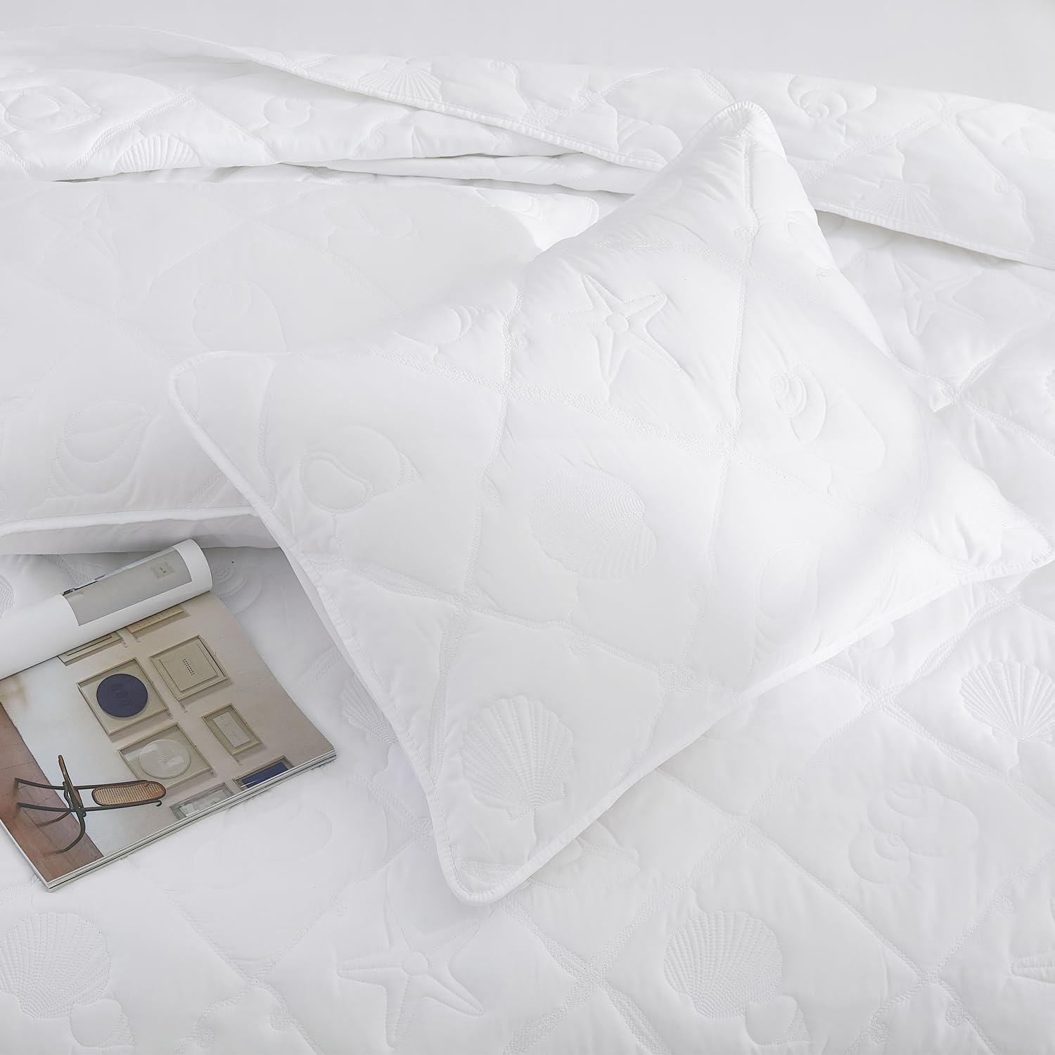 EVENHUG Coastal Quilt Sets King Size Summer Soft Lightweight Beach Bedding Set with Pillow Shams Nautical Bedspread Coverlet for All Season (White 102''x92'')