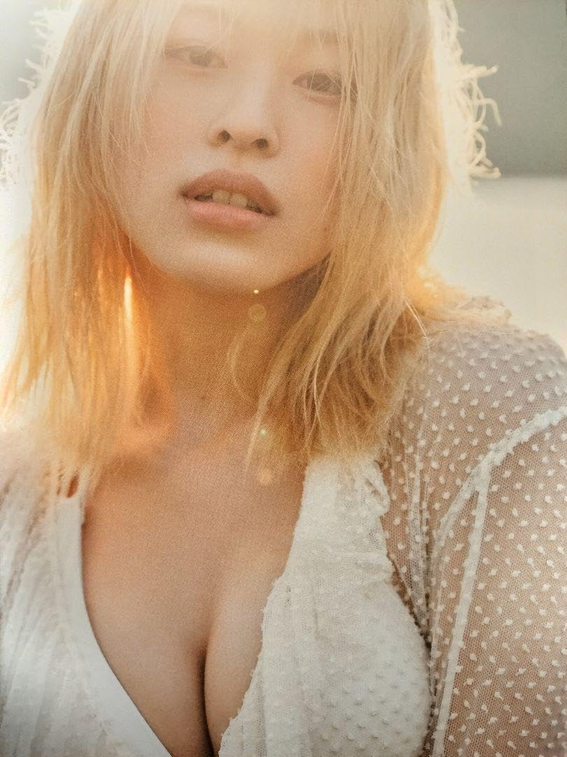 Amazon.co.jp: 美月 写真集 lxxe myself : おもちゃ