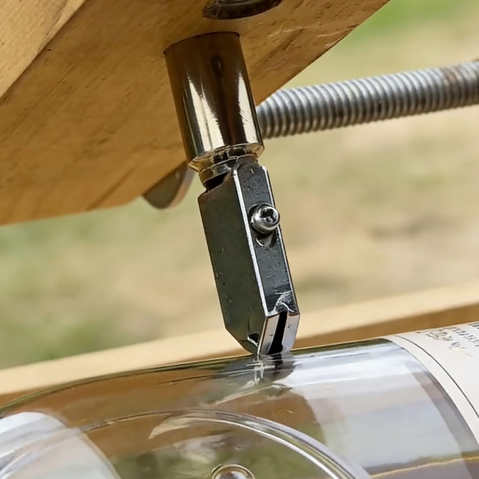 Cortador de botellas de vidrio con marco de madera seguro y simple para decoración sostenible del hogar