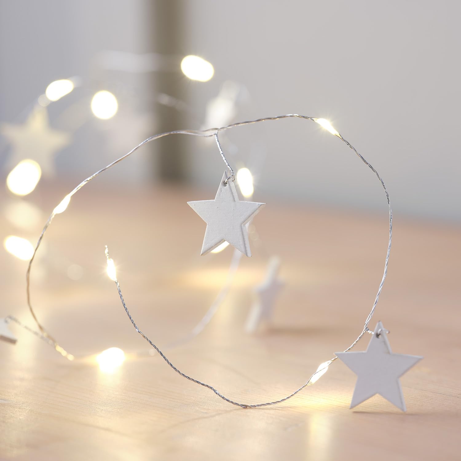 Lights4fun Indoor Christmas 20 Warm White Wooden Star Micro LED String Fairy Lights Battery Operated with Timer 1.9m