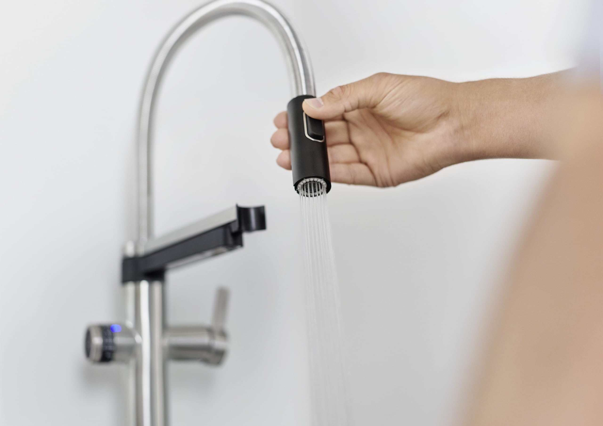 BLANCO drink.filter EVOL-S Pro satinato, sistema di trattamento dell'acqua, acqua filtrata, regolazione della quantità Click & Touch, beccuccio separato per acqua filtrata, rubinetto